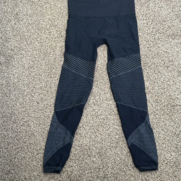 Spanx navy blue leggings size large - Picture 8 of 8